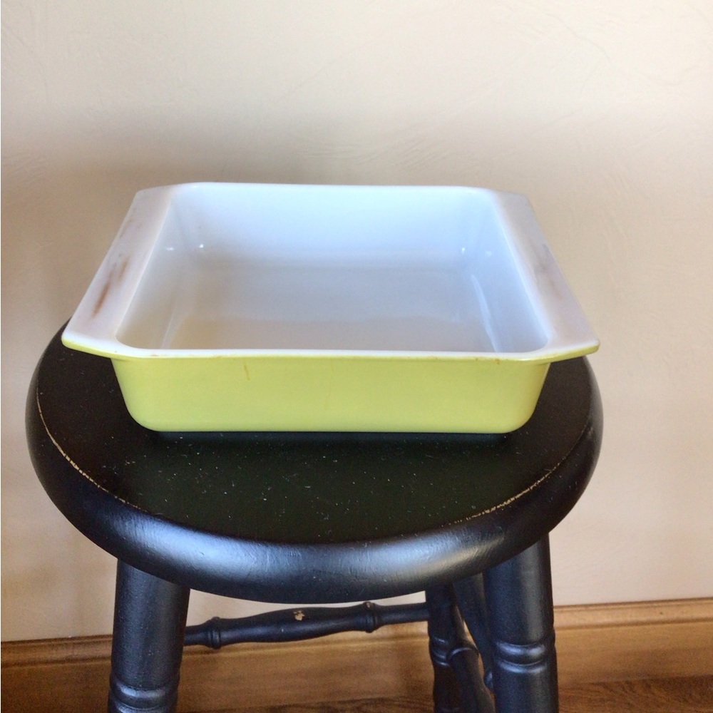Green retro mid century mod vintage Pyrex baker